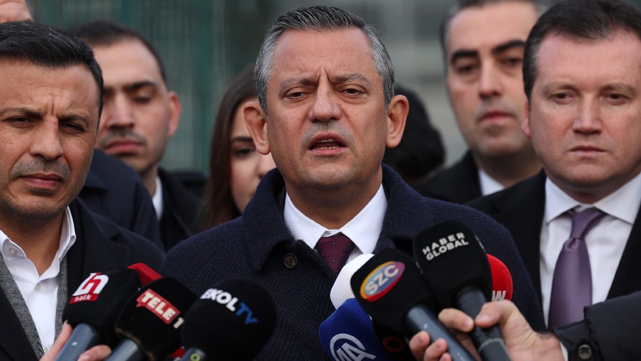 Özgür Özel: 2025’te sandığı getirmezsek sokakları AK Parti’ye dar edeceğiz