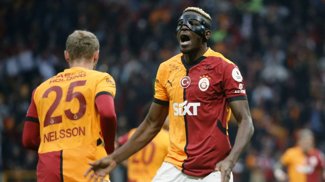 Napoli’den açıklama: Osimhen Ocak ayında transfer olabilir