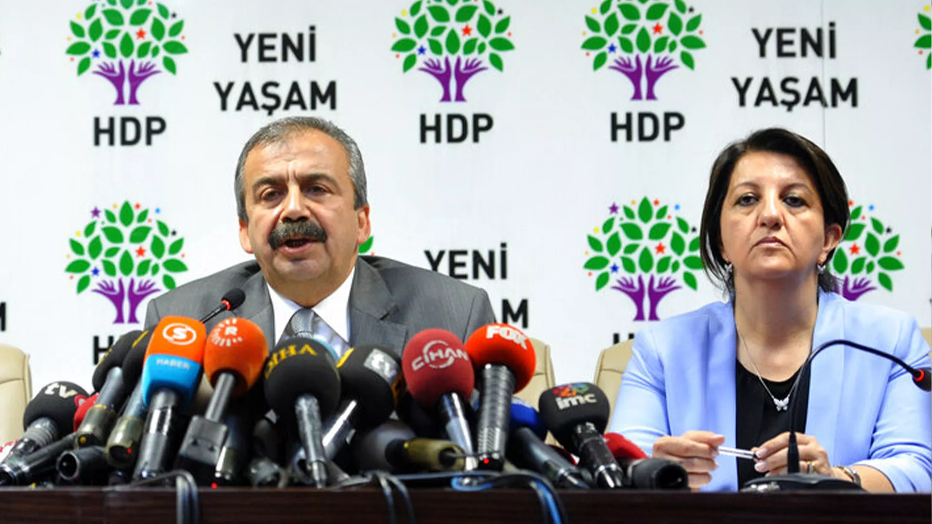 DEM Parti heyeti terörist başıyla görüştü
