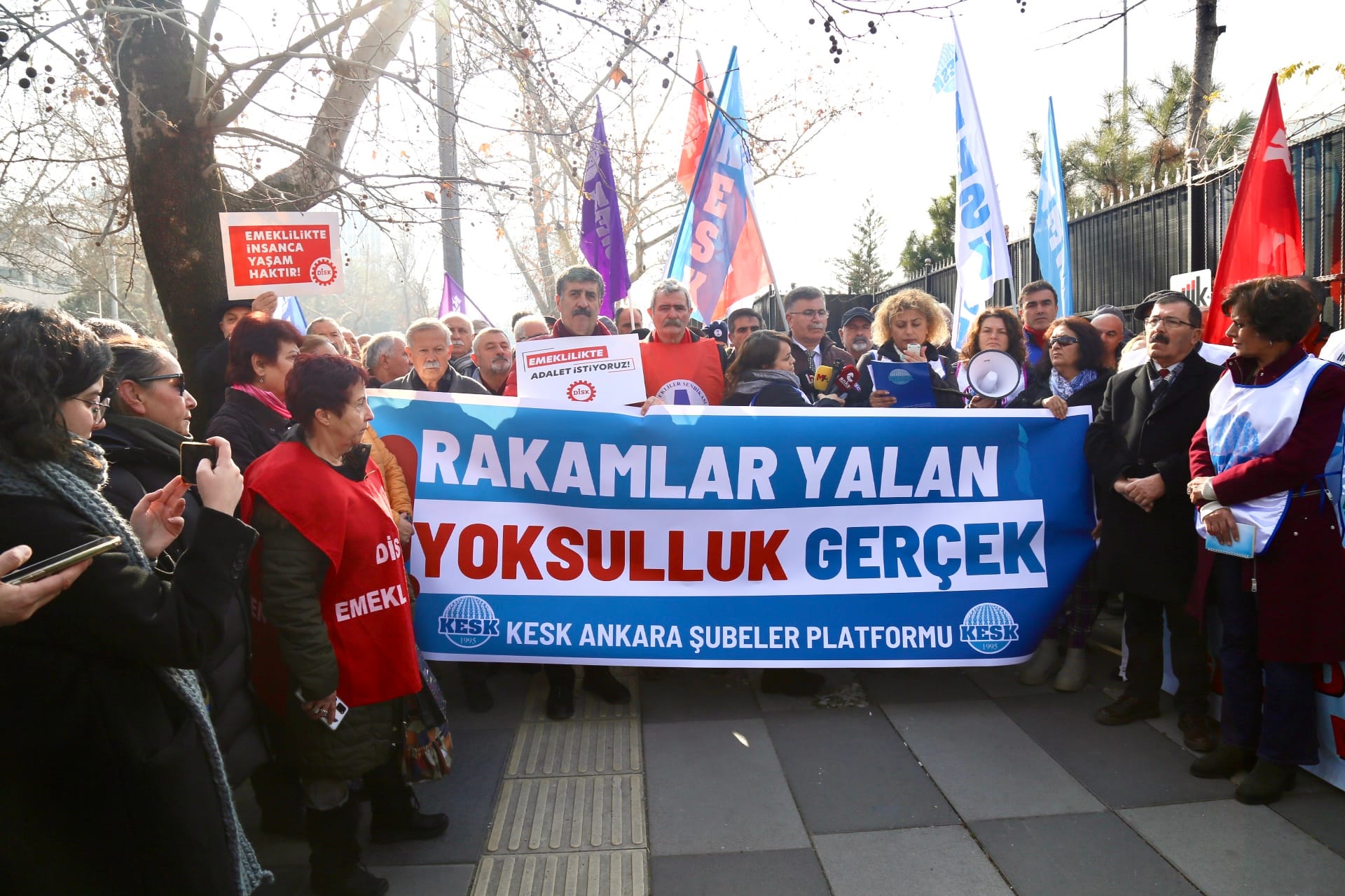 Memur ve emekli sendikaları sokakta!