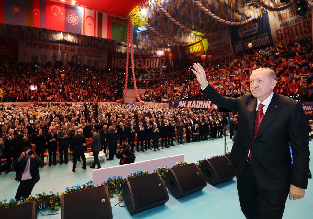 Erdoğan Samsun’da Bahçeli’nin sözlerini yineledi: Silahları gömecekler ya da silahla beraber gömülecekler Erdoğan Samsun’da Bahçeli’nin sözlerini yineledi: Silahları gömecekler ya da silahla beraber gömülecekler