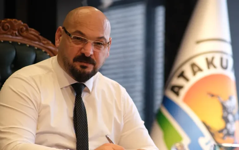 Atakum Belediyesi deprem şehitleri anısına sıcak çorba dağıttı