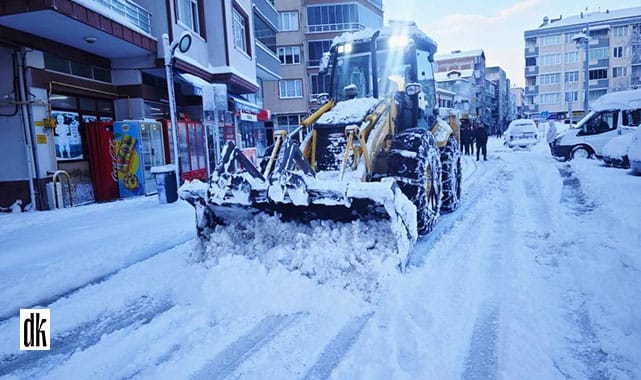 Yakakent’te kar mesaisi sürüyor
