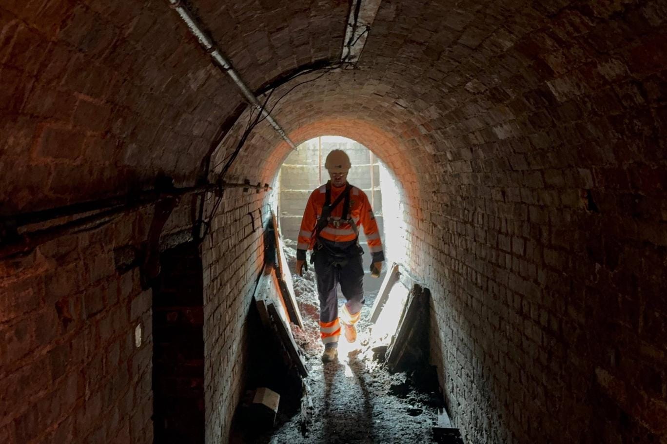 Tren istasyonunun altında gizemli tüneller bulundu