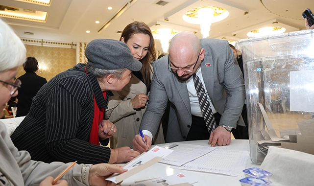 Atakum'da demokrasi için oy kullandılar 