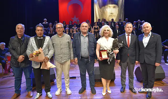 Ata Sahne’de unutulmaz 19 Mayıs Konseri Ata Sahne’de unutulmaz 19 Mayıs Konseri