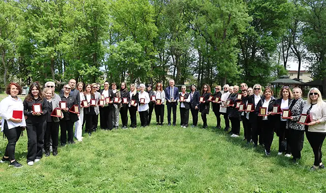 Atakum Belediyesi Cumhuriyet Kadınları Bandosu'na plaket Atakum Belediyesi Cumhuriyet Kadınları Bandosu'na plaket