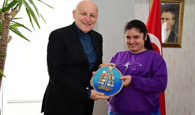 Başkan Şenol Kul'dan özel öğrencilere sevgi dolu karşılama Başkan Şenol Kul'dan özel öğrencilere sevgi dolu karşılama