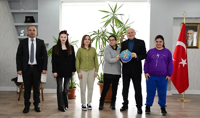 Başkan Şenol Kul'dan özel öğrencilere sevgi dolu karşılama Başkan Şenol Kul'dan özel öğrencilere sevgi dolu karşılama