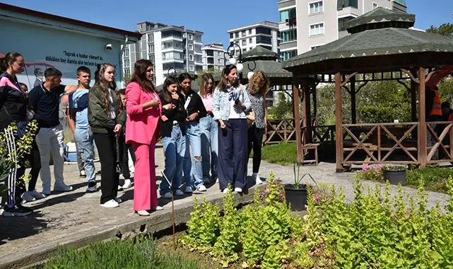 Makedonyalı öğrencilerden Ata Tohum Merkezi'ne ziyaret Makedonyalı öğrencilerden Ata Tohum Merkezi'ne ziyaret