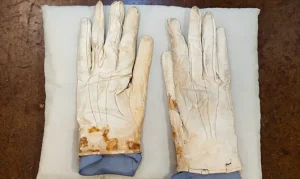 Kanlı miras: Abraham Lincoln’ün eldivenleri müzayedede rekor fiyata satıldı