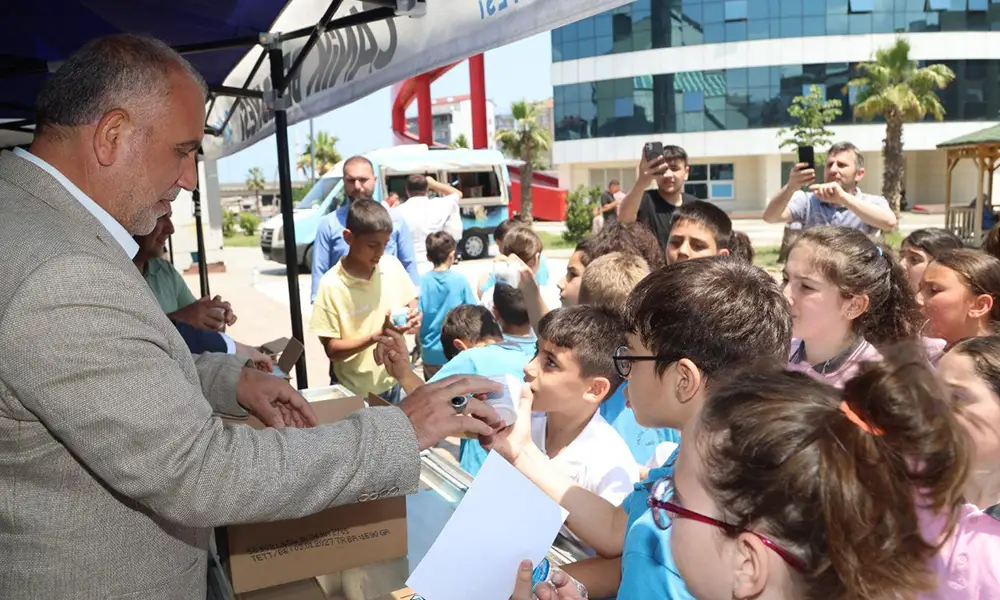 Çocuklardan başkan İbrahim Sandıkçı’ya sevgi seli