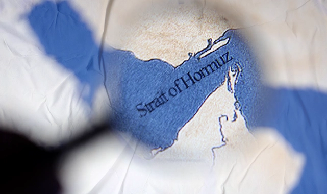 Hürmüz Boğazı’nda gemi trafiği durdu: Tankerler rota değiştiriyor