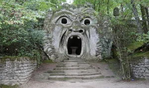 Canavarlarla dolu bahçe! İşte Rönesans’tan kalan gizemli heykeller