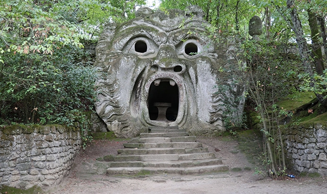 Canavarlarla dolu bahçe! İşte Rönesans’tan kalan gizemli heykeller