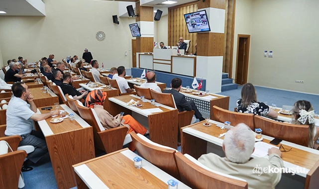 Canik’te meclis tatile girmiyor