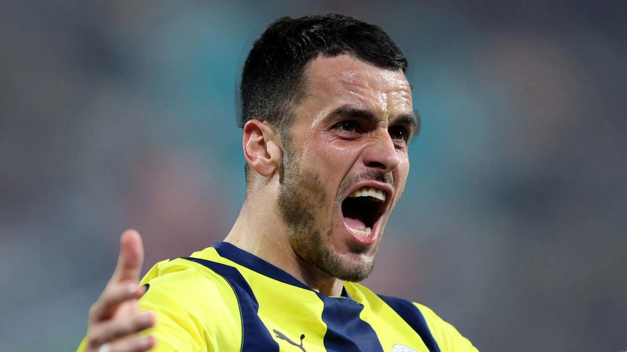 Kostic’in yıldızı yükseliyor! Fenerbahçe’nin solunu canlandırdı 1 Kostic’in yıldızı yükseliyor! Fenerbahçe’nin solunu canlandırdı
