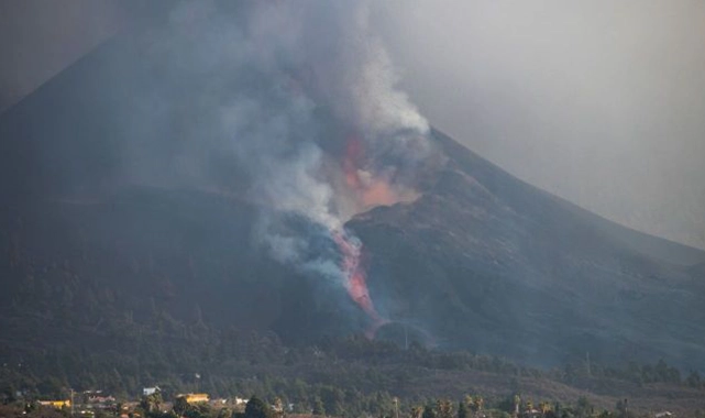 Yanardağ felaketi: Kül yağmuru köyleri yuttu