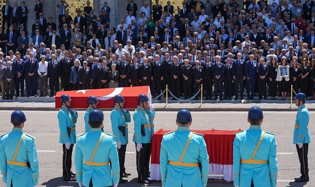 Altan Öymen'e veda: TBMM'de cenaze töreni düzenlendi 4 altan oymen cenaze toreni TBMM 2