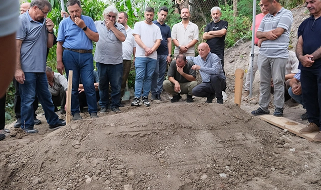 Başkan Şenol Kul kardeşini toprağa verdi 8 Baskan Senol Kul kardesini topraga verdi 2