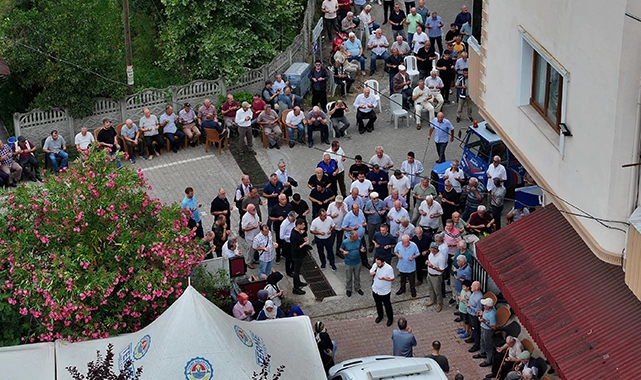 Başkan Şenol Kul kardeşini toprağa verdi 3 Baskan Senol Kul kardesini topraga verdi 3