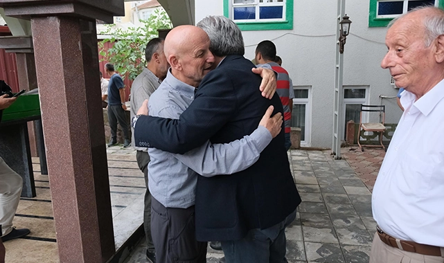 Başkan Şenol Kul kardeşini toprağa verdi 9 Baskan Senol Kul kardesini topraga verdi 4