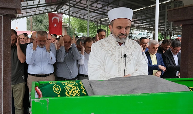 Başkan Şenol Kul kardeşini toprağa verdi 5 Baskan Senol Kul kardesini topraga verdi 8