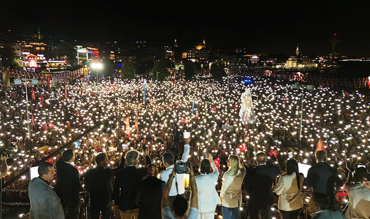 CHP'den 48. miting! Özgür Özel: Yüzde 29 ile seni orada oturtmayacağız 2 CHPden 48. miting Ozgur Ozel Yuzde 29 ile seni orada oturtmayacagiz 3
