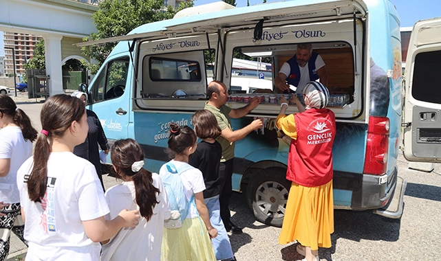 Canik Belediyesi’nden tatlı ve soğuk ikram
