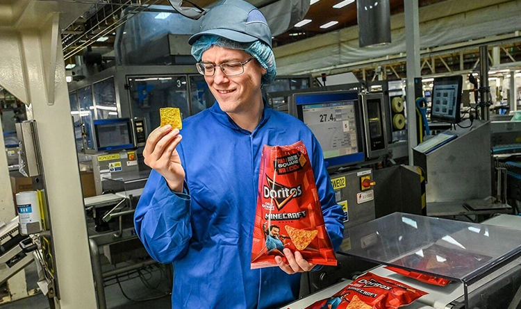 Doritos’tan 60 yıl sonra şaşırtan karar: Üçgen yerine kare cips!