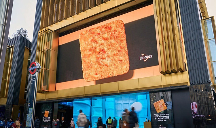 Doritos’tan 60 yıl sonra şaşırtan karar: Üçgen yerine kare cips!