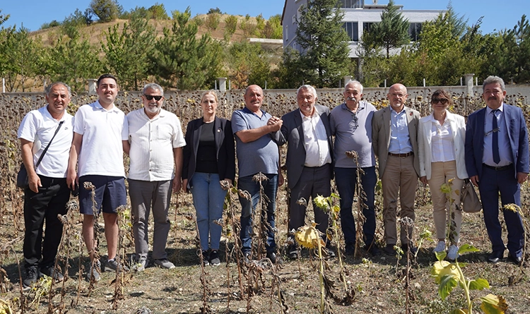 Samsun halkı CHP'li heyete dert yandı 3 Samsun halki CHPli heyete dert yandi 11