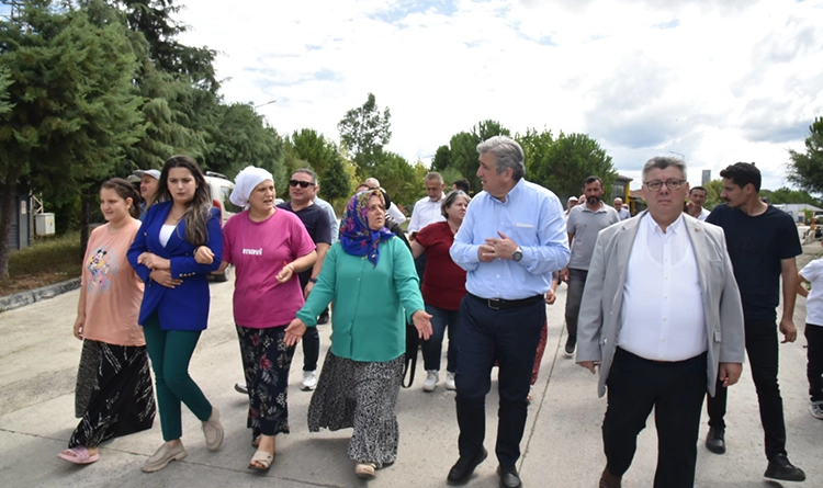 Samsun halkı CHP'li heyete dert yandı 7 Samsun halki CHPli heyete dert yandi 12