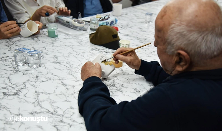 Atakum Belediyesi'nden yaşlı bakım merkezi sakinlerine çini sürprizi Atakum Belediyesi'nden yaşlı bakım merkezi sakinlerine çini sürprizi