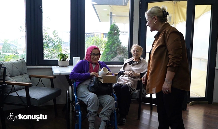 Atakum Belediyesi'nden yaşlı bakım merkezi sakinlerine çini sürprizi Atakum Belediyesi'nden yaşlı bakım merkezi sakinlerine çini sürprizi