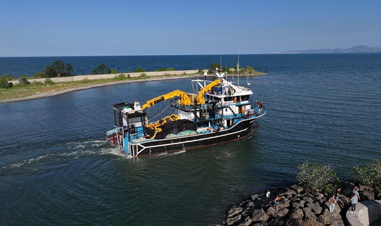 Limanda kum engeli kalkıyor: Terme Belediyesi balıkçılar için harekete geçti 2 Limanda kum engeli kalkiyor Terme Belediyesi balikcilar icin harekete gecti 2