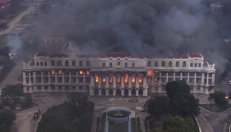Nepal'de isyan! Sosyal medya yasağı sonrası parlamento yandı, bakan nehre atıldı 5 Nepalde isyan 1