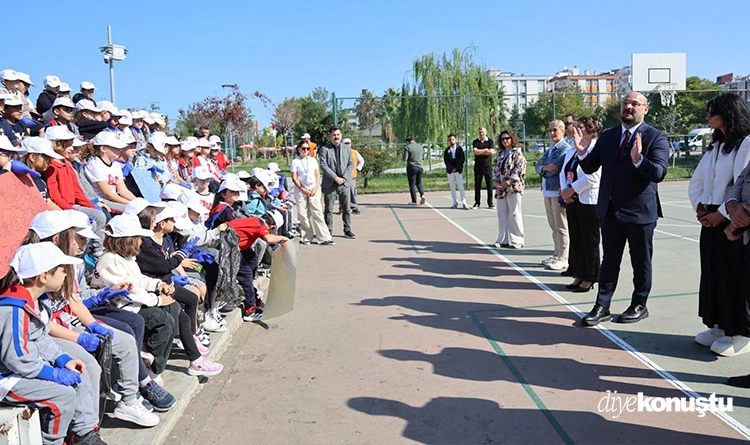 Atakum’da farkındalık dersi: Başkan Türkel öğrencilerle çöp topladı 4 Atakumda farkindalik dersi 5
