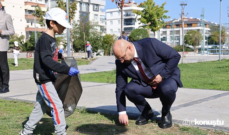 Atakum’da farkındalık dersi: Başkan Türkel öğrencilerle çöp topladı 3 Atakumda farkindalik dersi 6