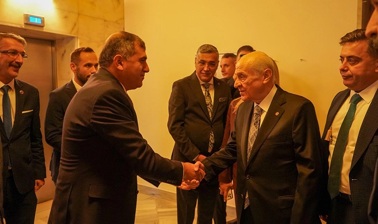 Bahçeli’ye Samsun'dan özel hediye: MHP Samsun'dan Ankara çıkartması 2 Bahceliye Samsundan ozel hediye 1