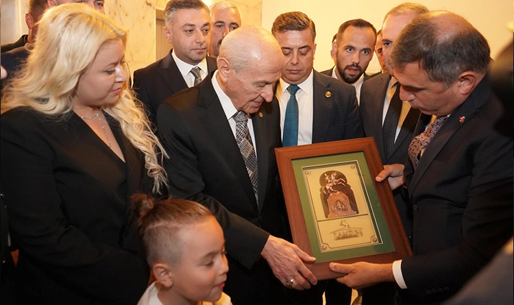 Bahçeli’ye Samsun'dan özel hediye: MHP Samsun'dan Ankara çıkartması 4 Bahceliye Samsundan ozel hediye 2