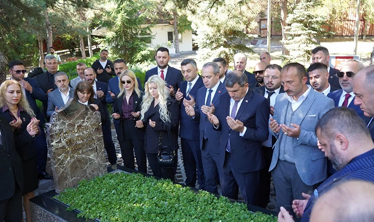 Bahçeli’ye Samsun'dan özel hediye: MHP Samsun'dan Ankara çıkartması 5 Bahceliye Samsundan ozel hediye 3