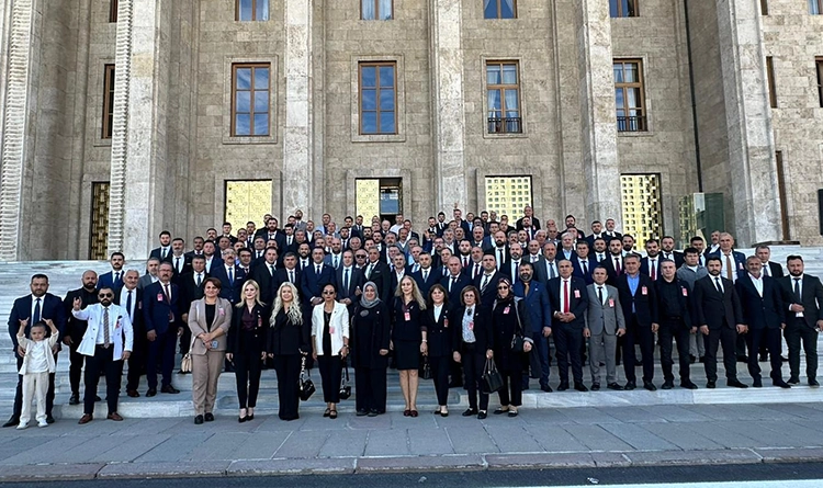 Bahçeli’ye Samsun'dan özel hediye: MHP Samsun'dan Ankara çıkartması 3 Bahceliye Samsundan ozel hediye 4