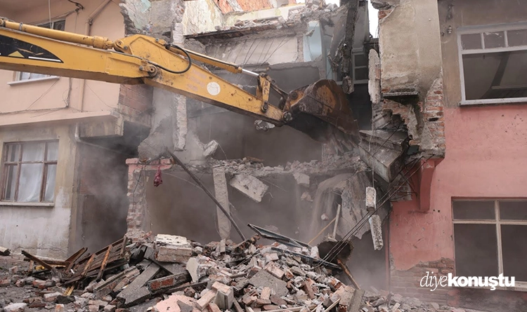 Metruk binalar tarih oluyor: İlkadım’da mahalleler nefes alıyor 5 Metruk binalar tarih oluyor 1