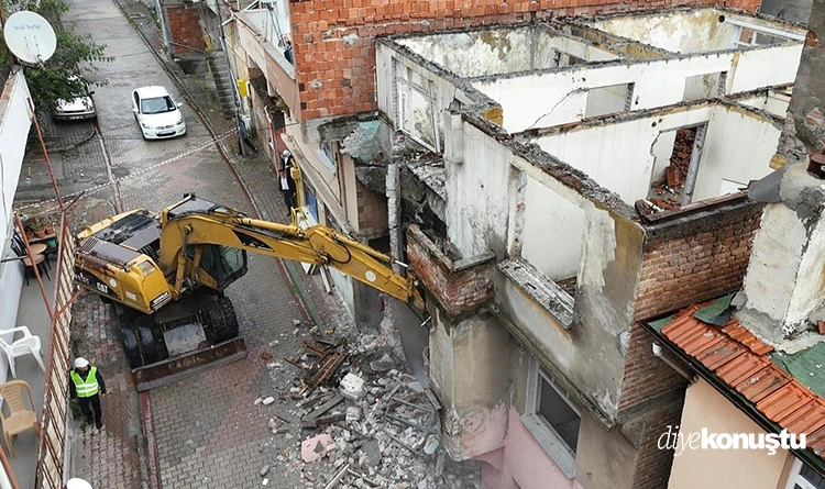 Metruk binalar tarih oluyor: İlkadım’da mahalleler nefes alıyor 3 Metruk binalar tarih oluyor 3