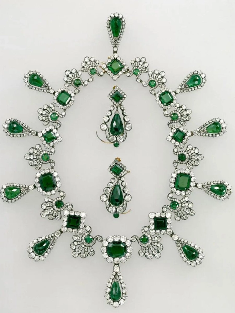 Mona Lisa da orada! Louvre Müzesi’ne soygun: Paha biçilmez hırsızlık 5 Mona Lisa da orada Louvre Muzesine soygun 4