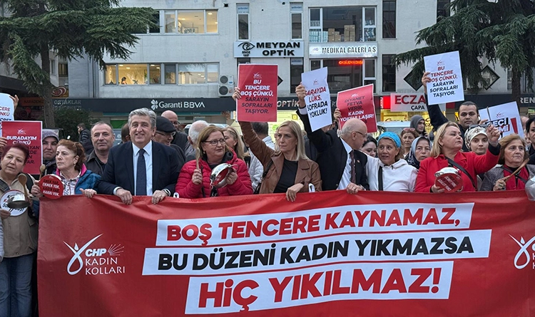 Samsunda CHPli kadinlardan carpici eylem 2