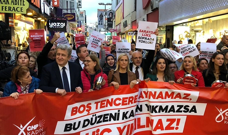 Samsunda CHPli kadinlardan carpici eylem 5