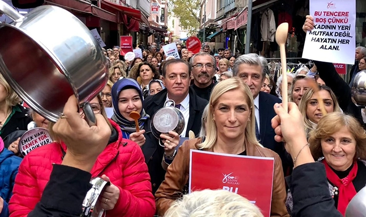 Samsunda CHPli kadinlardan carpici eylem 6