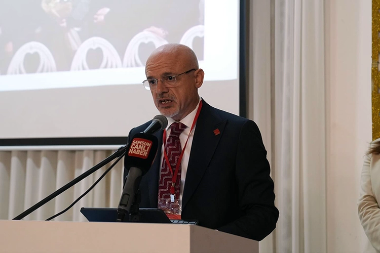 CHP İl Başkanı Mehmet Özdağ'dan ilk mesaj: Hiç kimseyi geride bırakmayacağız 2 mehmet ozdag kongre 2025